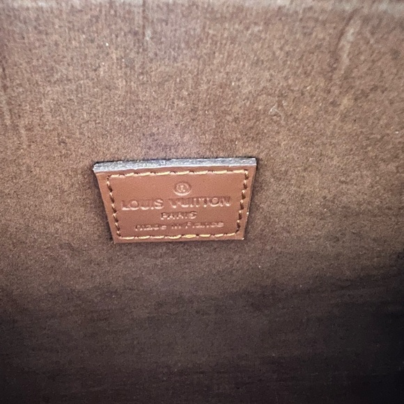 Louis Vuitton Leather Epi Pouchette - Picture 7 of 8